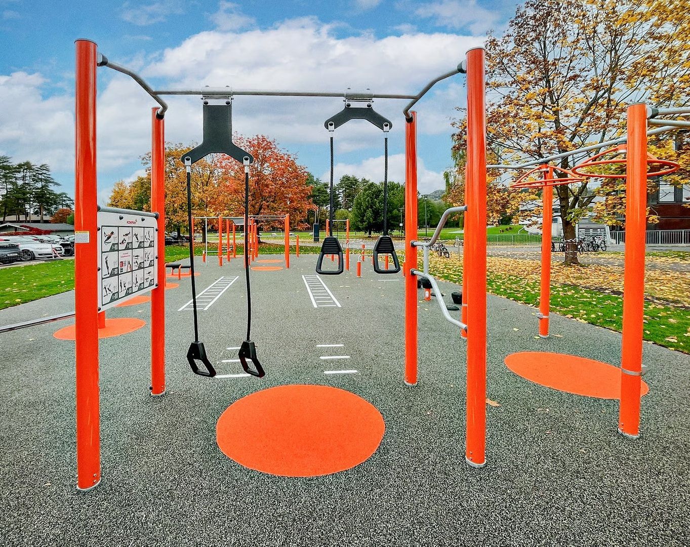Schlingentrainer Compact, Fitnessanlage, 49 Übungen, Polyurethan Griffe , innere Stahlseilverstärkung, pulverbeschichtet, APP, ab 13 Jahre, Grau