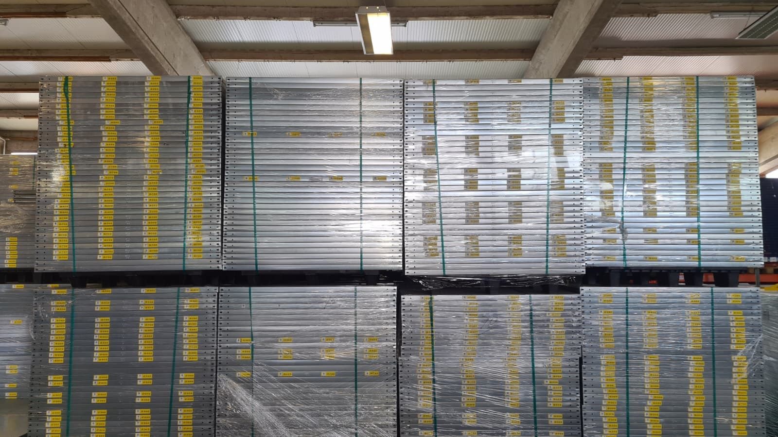 Gebrauchtes Fachbodenregal - ca. 2.500 x 9.051 x 600 mm (HxBxT) - Fachlast 150 kg - 6 Böden - beidseitig bedienbar