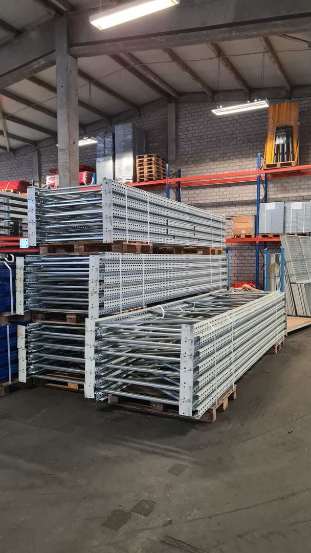 Gebrauchtes Palettenregal - ca. 4.500 x 28.100 x 1.100 mm - 7.500 kg - Mecalux