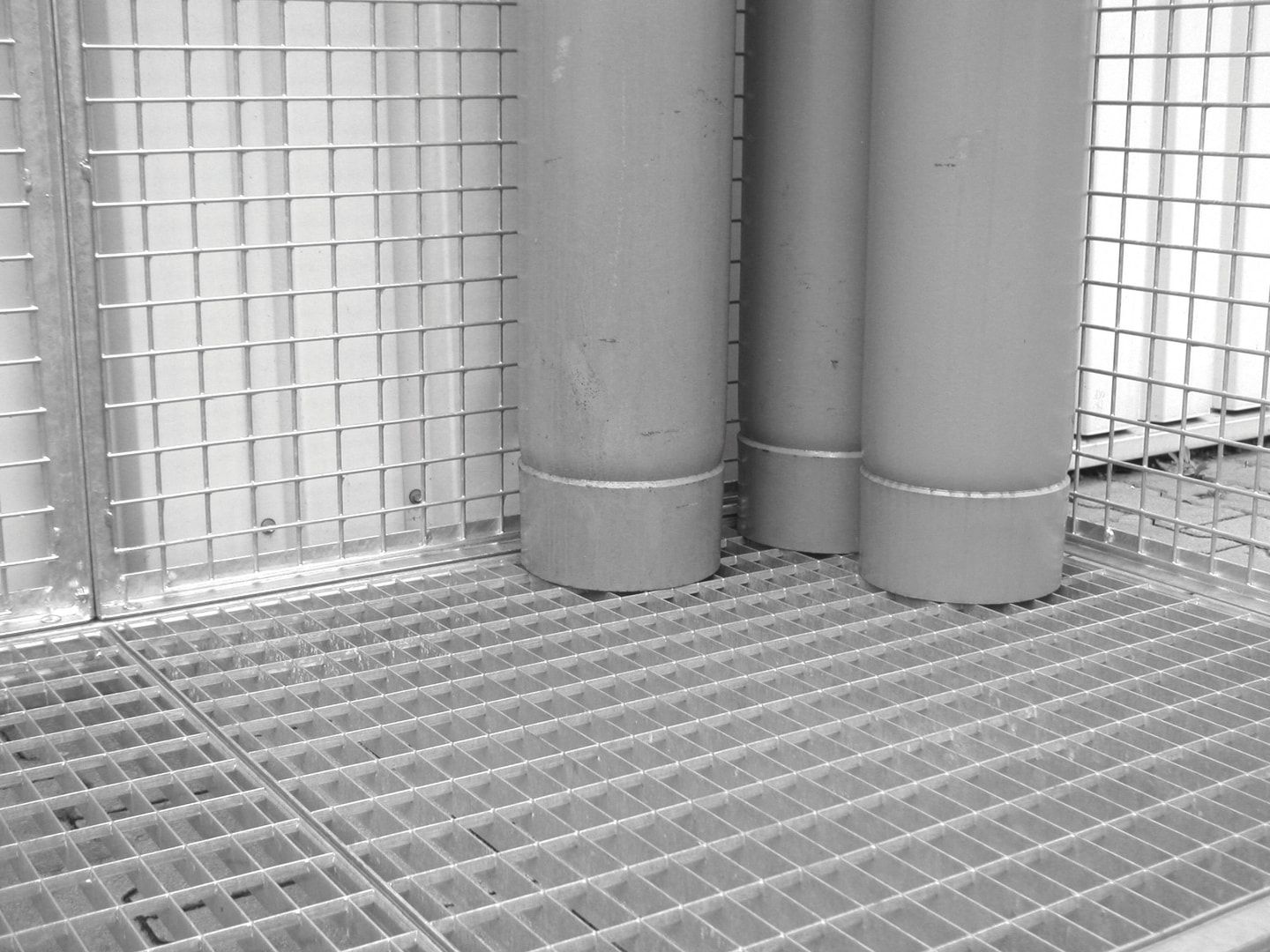 Gasflaschencontainer - für 104 220-mm-Flaschen - Doppelflügeltor - Dach