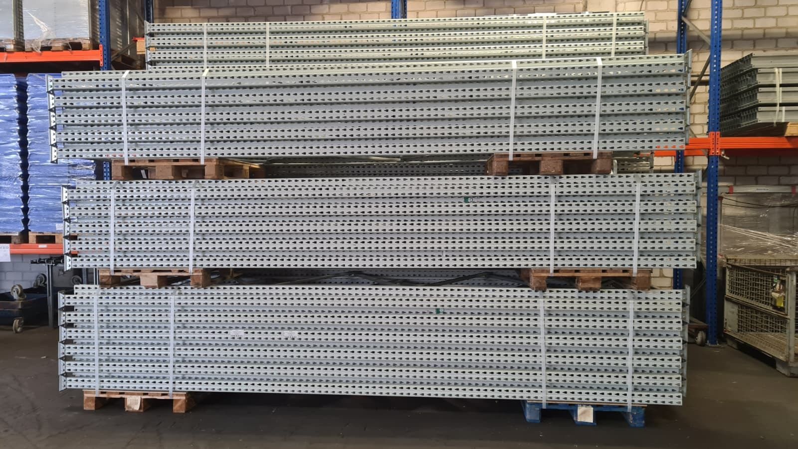 Gebrauchtes Palettenregal - ca. 4.500 x 28.100 x 1.100 mm - 7.500 kg - Mecalux