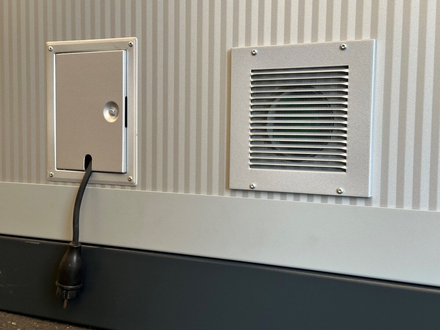 Meetingbox, temporärer Meetingraum, Raumcontainer, Bürocontainer, 2.832 x 2.194 x 1.148 mm (HxBxT), Schallschutz, LED-Beleuchtung, SCHUKO