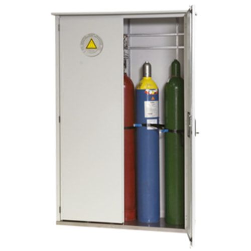 Druckgasflaschenschrank für Außenbereich, Edelstahlsockel, 5 Flaschenplätze, Türen mit Klappfenster, 2.149 x 1.356 x 400 mm (HxBxT), Farbe lichtgrau