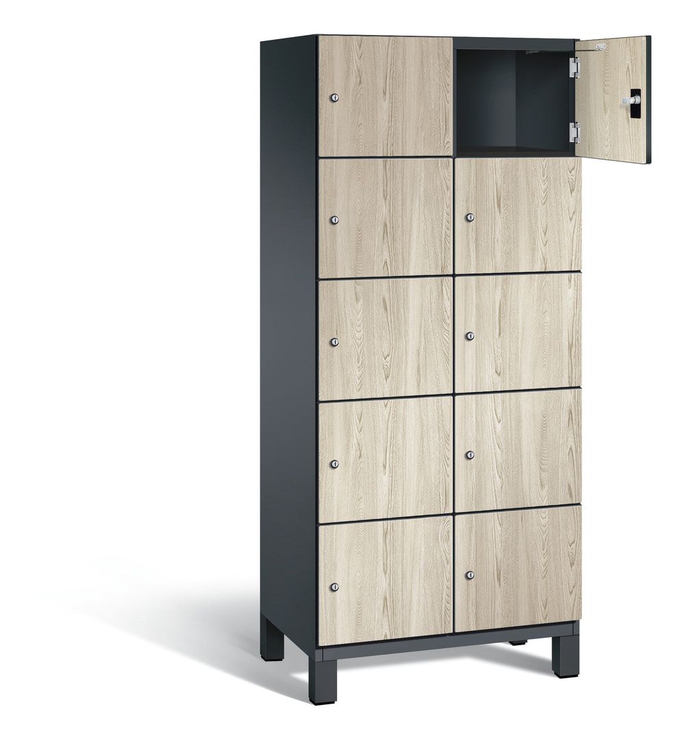 Fächerschrank, Stahlschrank, 10 Fächer, Türöffnungsbegrenzer, Füße, 1.980 x 800 x 525 mm, Korpus anthrazitgrau, Dekorfront HPL Donau-Ahorn