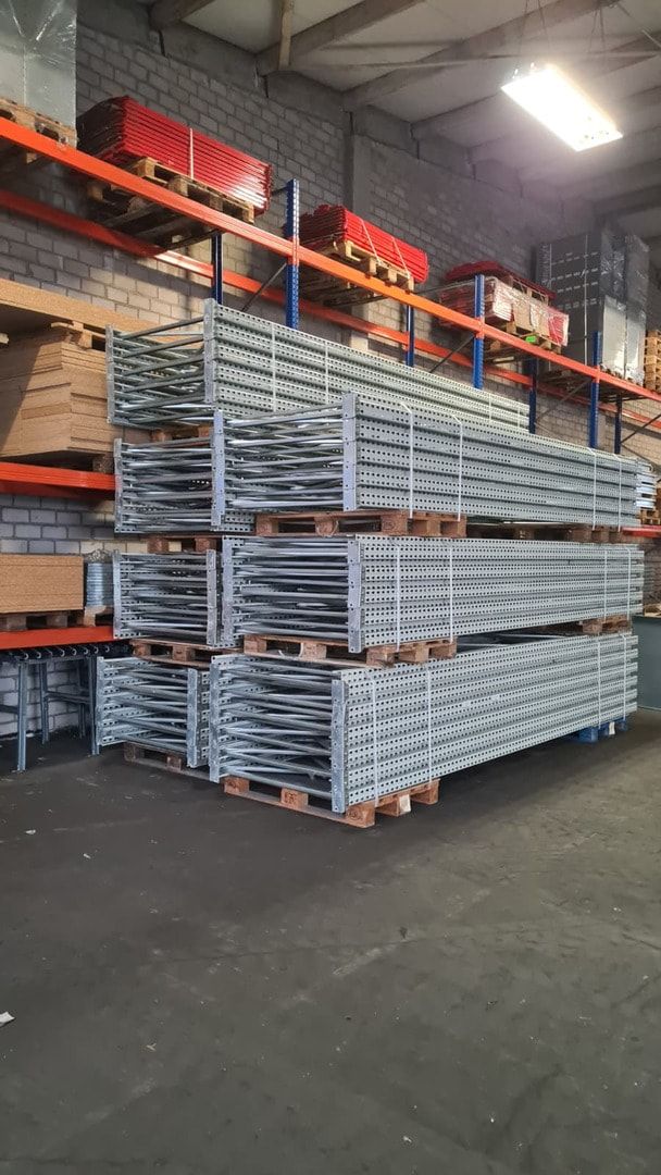 Gebrauchtes Palettenregal - ca. 4.500 x 28.100 x 1.100 mm - 7.500 kg - Mecalux