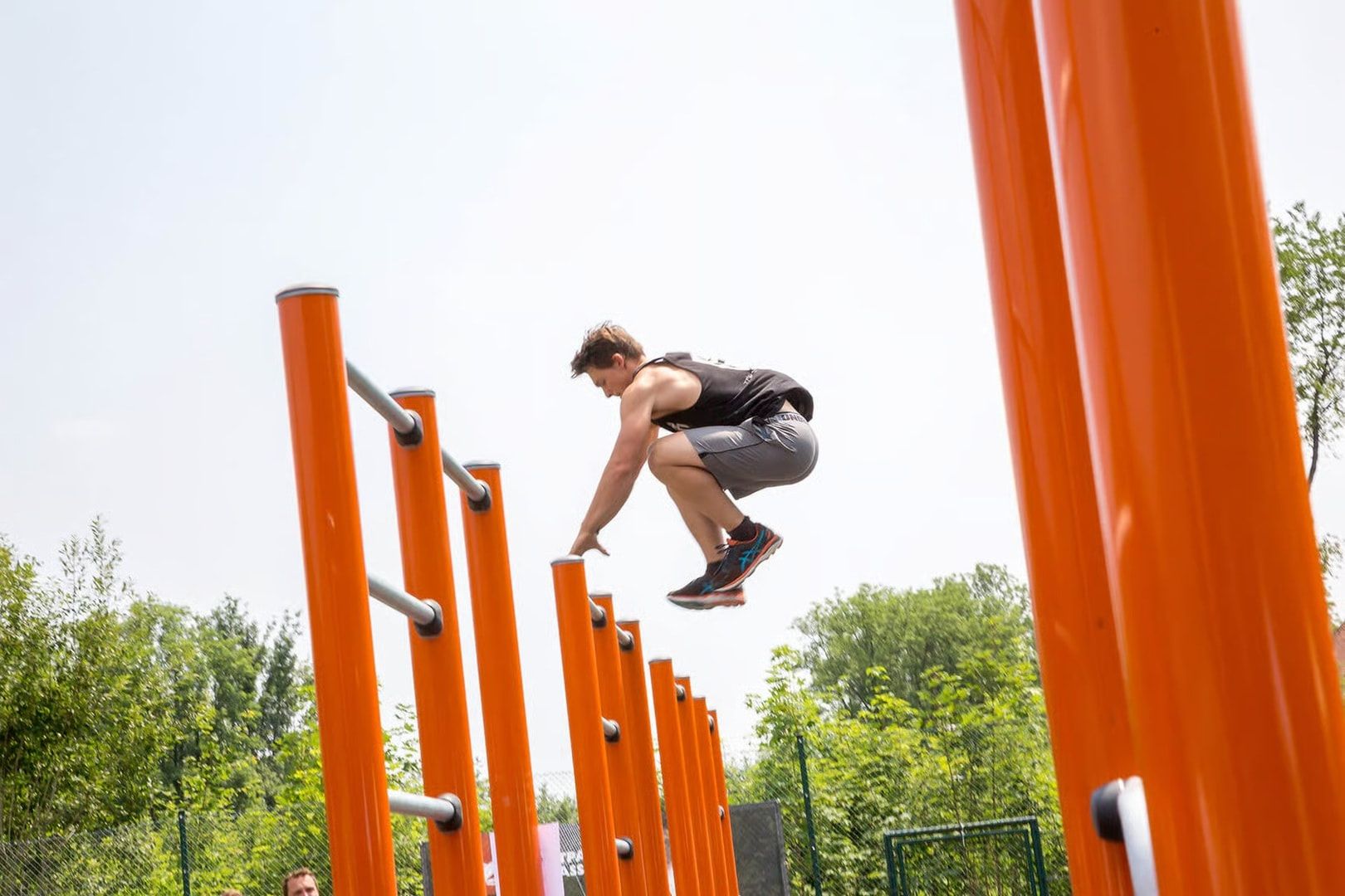 Pull-Up Station, Liegestütze Klimmzug, interaktiv, App, feuerverzinkt, Calisthenics, ab 13 Jahre, 2 Nutzer, 2.400 x 130 x 2.270 mm (HxBxT), Grau