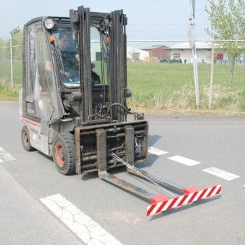 Gabelzinkenschutz für Zinken bis 1.200 mm - (HxBxT) 100 x 995 x 200 mm - rot