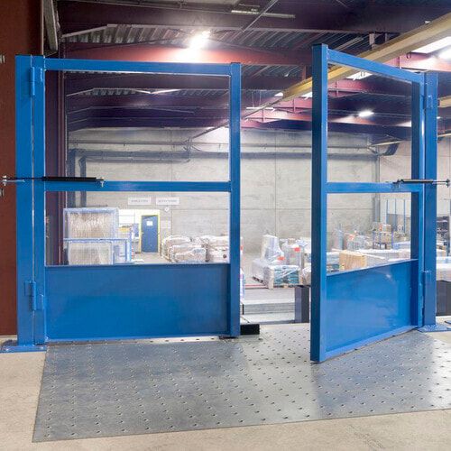 Lagerbühne - 2.100 x 10.000 x 10.000 mm (HxBxT) - 250 kg/qm - mit Böden - Perlweiß (RAL 1013)