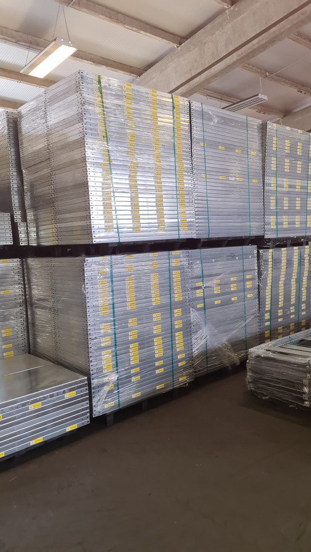 Gebrauchtes Fachbodenregal - ca. 2.500 x 9.051 x 600 mm (HxBxT) - Fachlast 150 kg - 6 Böden - beidseitig bedienbar