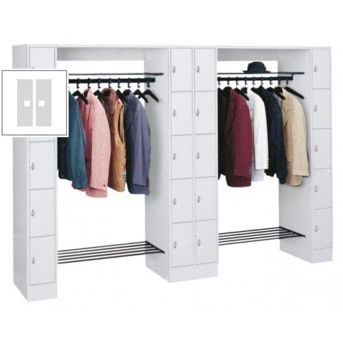 Garderobenanlage, Offene Garderobe mit Spindschrank, 20 Fächer, li./re/mitte, Farbe lichtgrau, Türfarbe enzianblau, 1.950 x 2.840 x 480 mm (HxBxT)