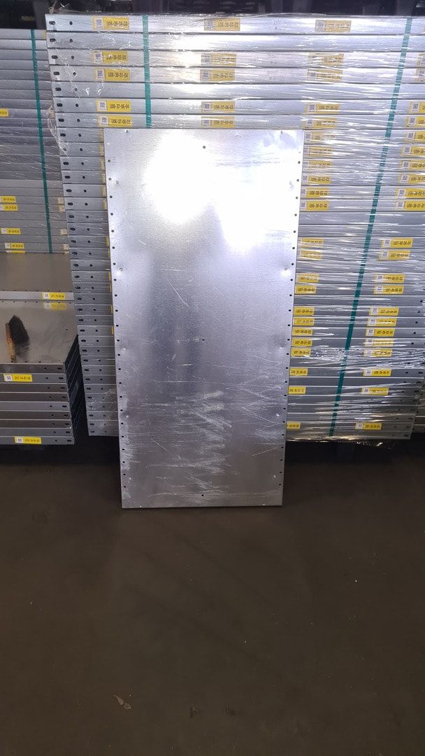 Gebrauchtes Fachbodenregal - ca. 2.500 x 9.051 x 600 mm (HxBxT) - Fachlast 150 kg - 6 Böden - beidseitig bedienbar