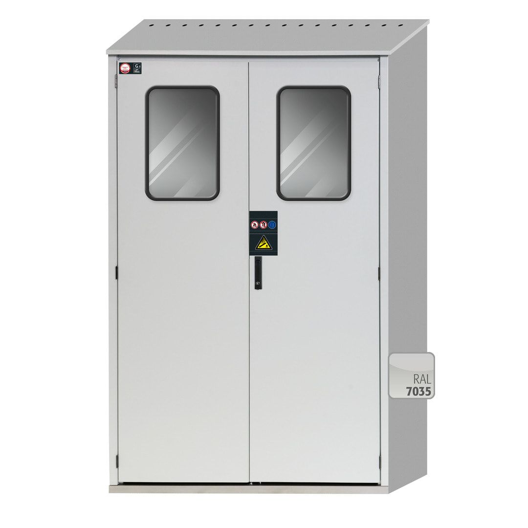 Druckgasflaschenschrank für Außenbereich, Edelstahlsockel, 5 Flaschenplätze, Türen mit Klappfenster, 2.149 x 1.356 x 400 mm (HxBxT), Farbe lichtgrau