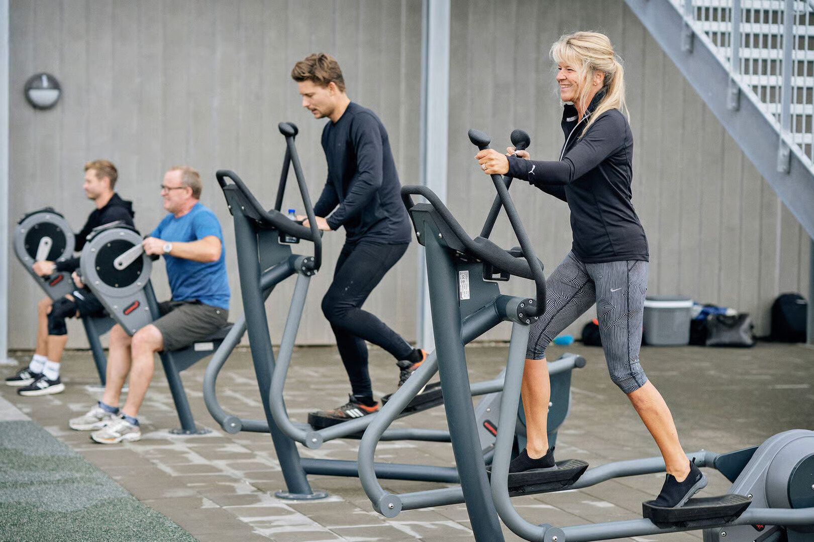 Crosstrainer Pro Touchscreen, Ausdauer, Gesäßmuskel, Bluetooth, 7 Zoll LCD Farbtouchscreen, Elektromotor, Maße: 1.750 x 830 x 1.790 mm (HxBxT), Orange