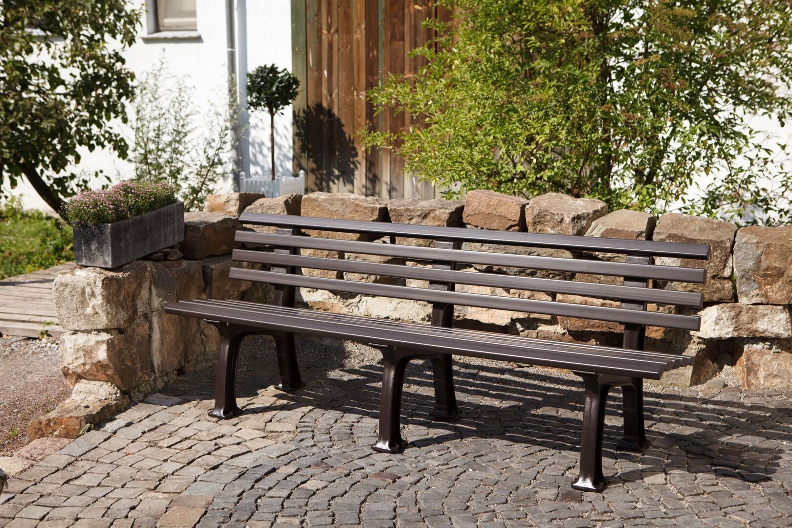 Parkbank, Gartenbank, 4-Sitzer, Kunststoff Sitzleisten, mit Rückenlehne, 740 x 2.000 x 540 mm (HxBxT), Farbe braun