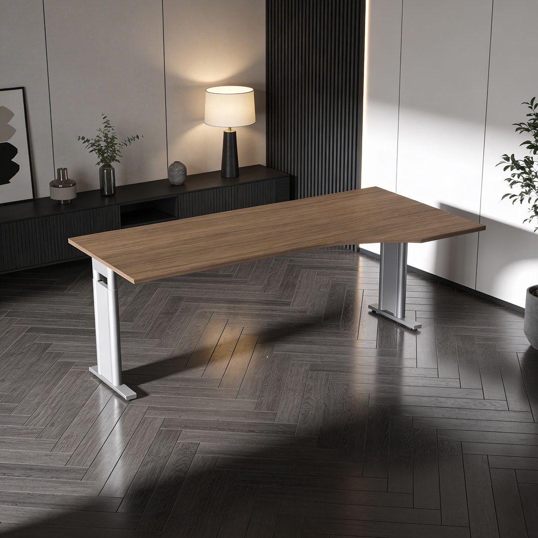 Eckschreibtisch, Ecke rechts, Füße einseitig verkürzt, C-Fuß Pro, höhenverstellbar, 680-820 x 1.600 x 1.000 mm (HxBxT), Gestell silber, Dekor Ahorn