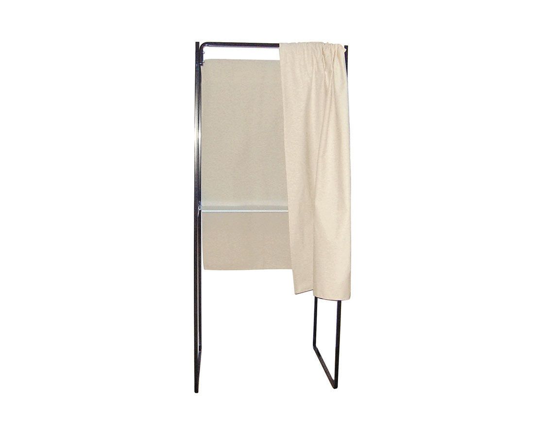 Wahlkabine, behindertengerecht, 2.075 x 1.000 x 1.300 mm (HxBxT), lackiertes Blech, nicht brennbarer Baumwollvorhang, mit Schreibbrett, barrierefrei