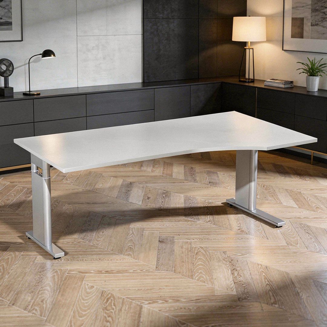 Eckschreibtisch, Ecke rechts, Füße einseitig verkürzt, C-Fuß Pro, höhenverstellbar, 680-820 x 1.600 x 1.000 mm (HxBxT), Gestell silber, Dekor Ahorn