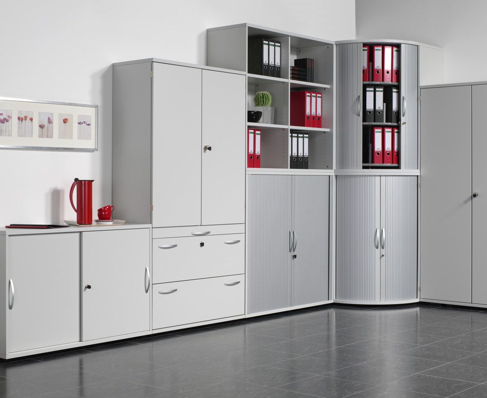 Flügeltürenschrank, Holztüren, Schloß links, 3 Ordnerhöhen, 2 Einlegeböden, 1.152 x 600 x 425 mm (HxBxT), Frontfarbe Ahorn, Korpusfarbe Ahorn