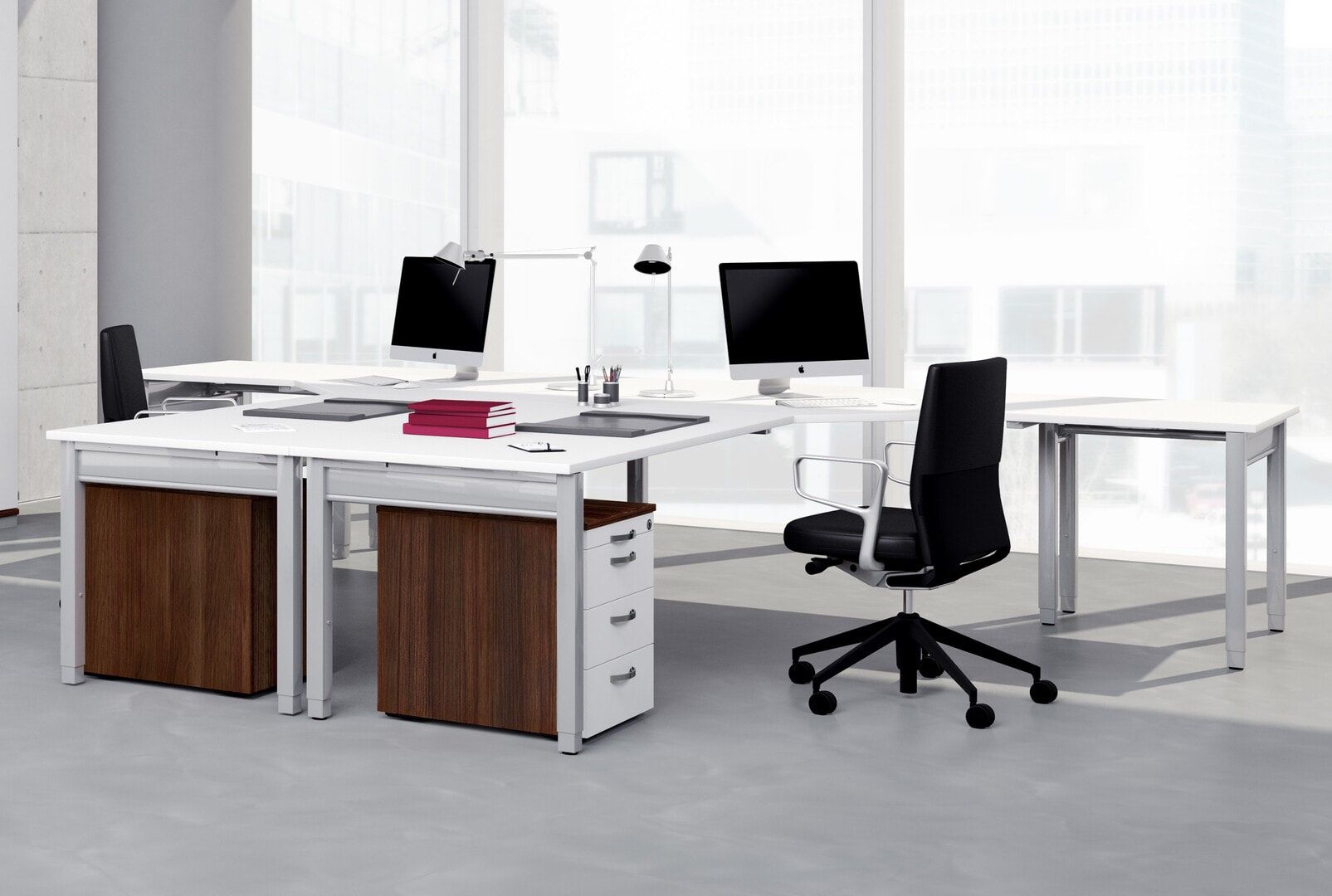Eckschreibtisch, Ecke links, Füße einseitig verkürzt, 4-Fuß Quadrat Pro, höhenverstellbar, 680-800 x 1.600 x 1.200 mm (HxBxT), Dekor Ahorn