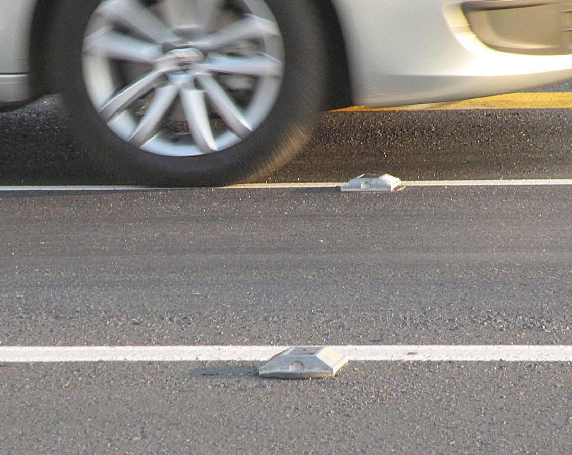 Solar-Straßenbolzen - 6 LED-Leuchten - Aluminium - 25 x 105 x 105 mm (HxBxT) - silber - VPE 6 Stück