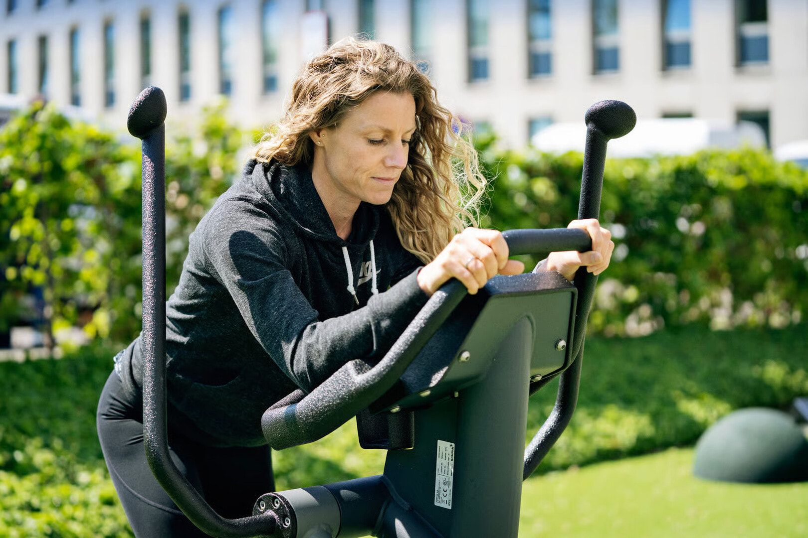 Crosstrainer Pro Touchscreen, Ausdauer, Gesäßmuskel, Bluetooth, 7 Zoll LCD Farbtouchscreen, Elektromotor, Maße: 1.750 x 830 x 1.790 mm (HxBxT), Orange
