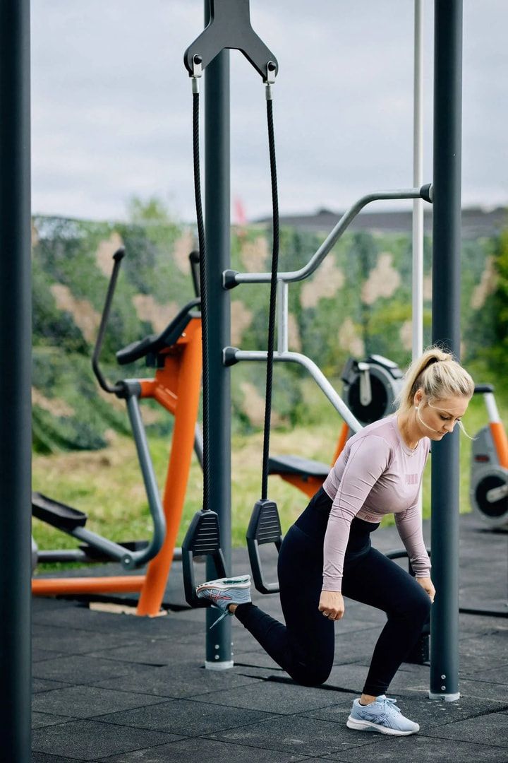 Schlingentrainer Compact, Fitnessanlage, 49 Übungen, Polyurethan Griffe , innere Stahlseilverstärkung, pulverbeschichtet, APP, ab 13 Jahre, Grau