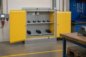Lithium-Ionen Akku Ladeschrank Basic Charge EI 90 Kompakt wahlweise mit Steckdosenleisten und Aerosol-Löschgenerator, Sicherheitsschrank