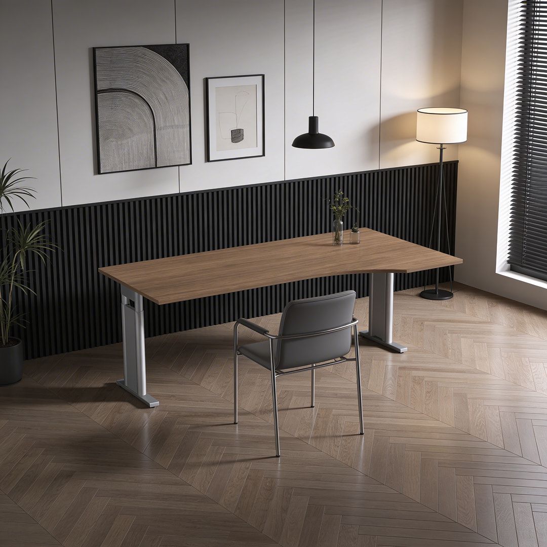 Eckschreibtisch, Ecke rechts, Füße einseitig verkürzt, C-Fuß Pro, höhenverstellbar, 680-820 x 1.600 x 1.000 mm (HxBxT), Gestell silber, Dekor Ahorn