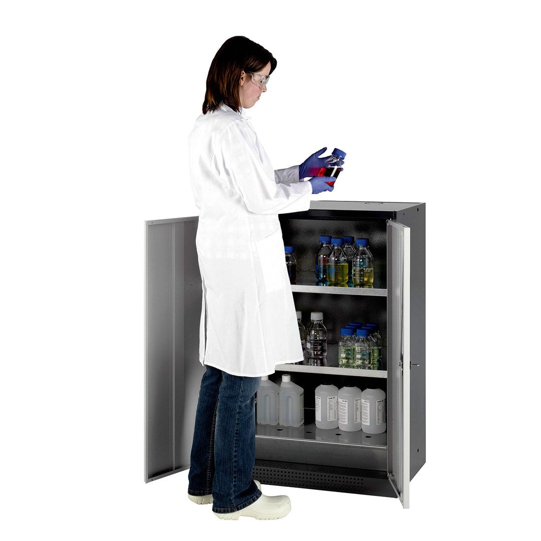 Chemikalienschrank - Flügeltüren, enzianblau - 2 Fachböden - 1.105 x 810 x 520 mm (HxBxT) - Stahl, pulverbeschichtet
