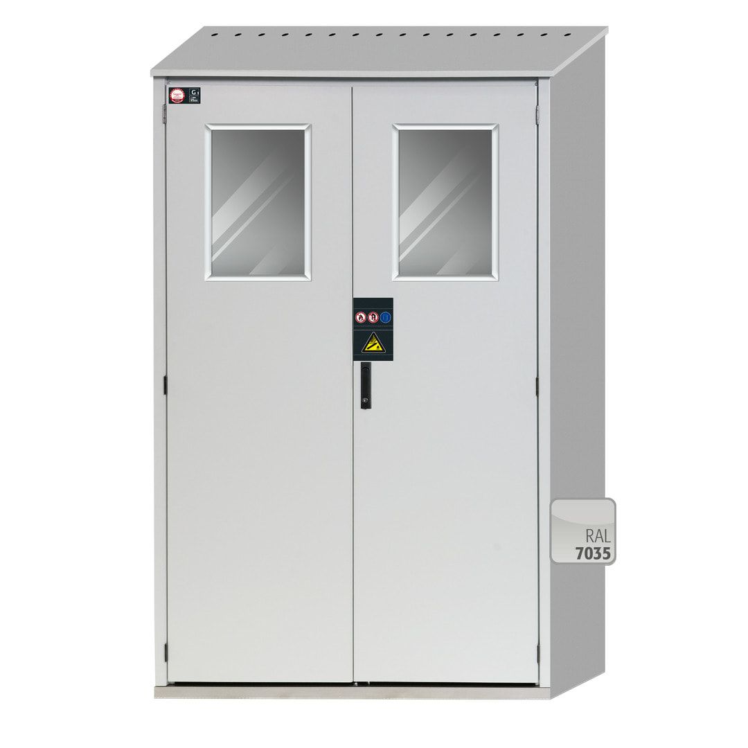 Druckgasflaschenschrank für Außenbereich, Edelstahlsockel, 5 Flaschenplätze, Türen mit Klappfenster, 2.149 x 1.356 x 400 mm (HxBxT), Farbe lichtgrau
