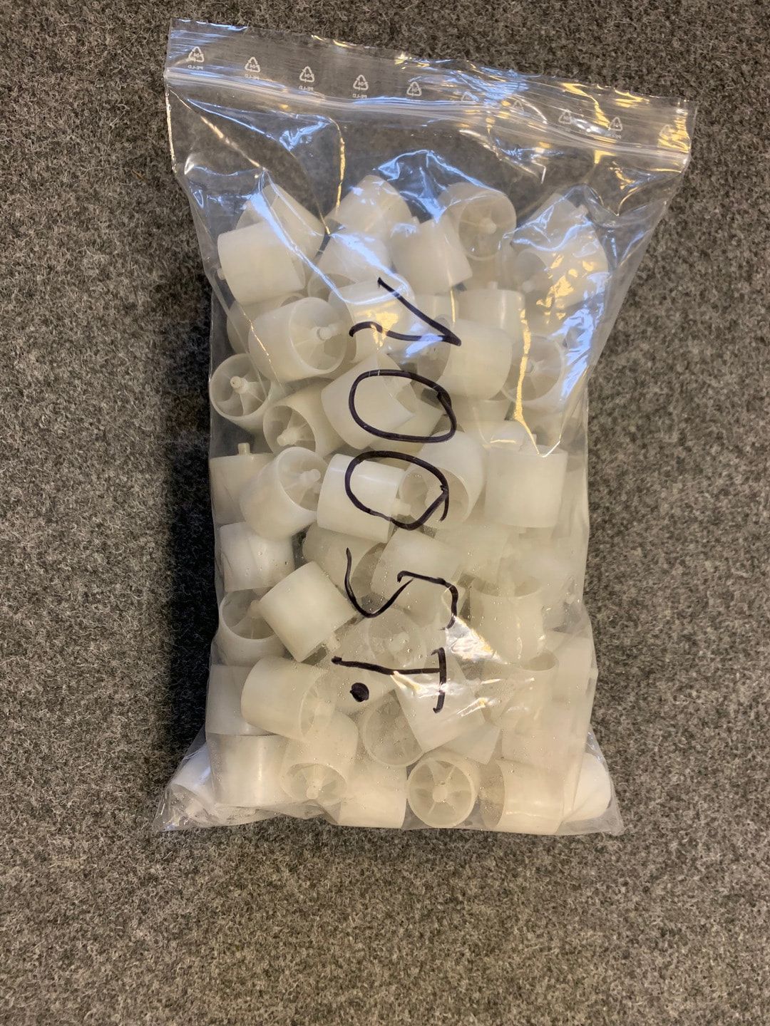 Gebrauchte Röllchen aus Kunststoff für Durchlaufregal - Röllchenleiste - Kommissionierregal - 100 Stück - weiß