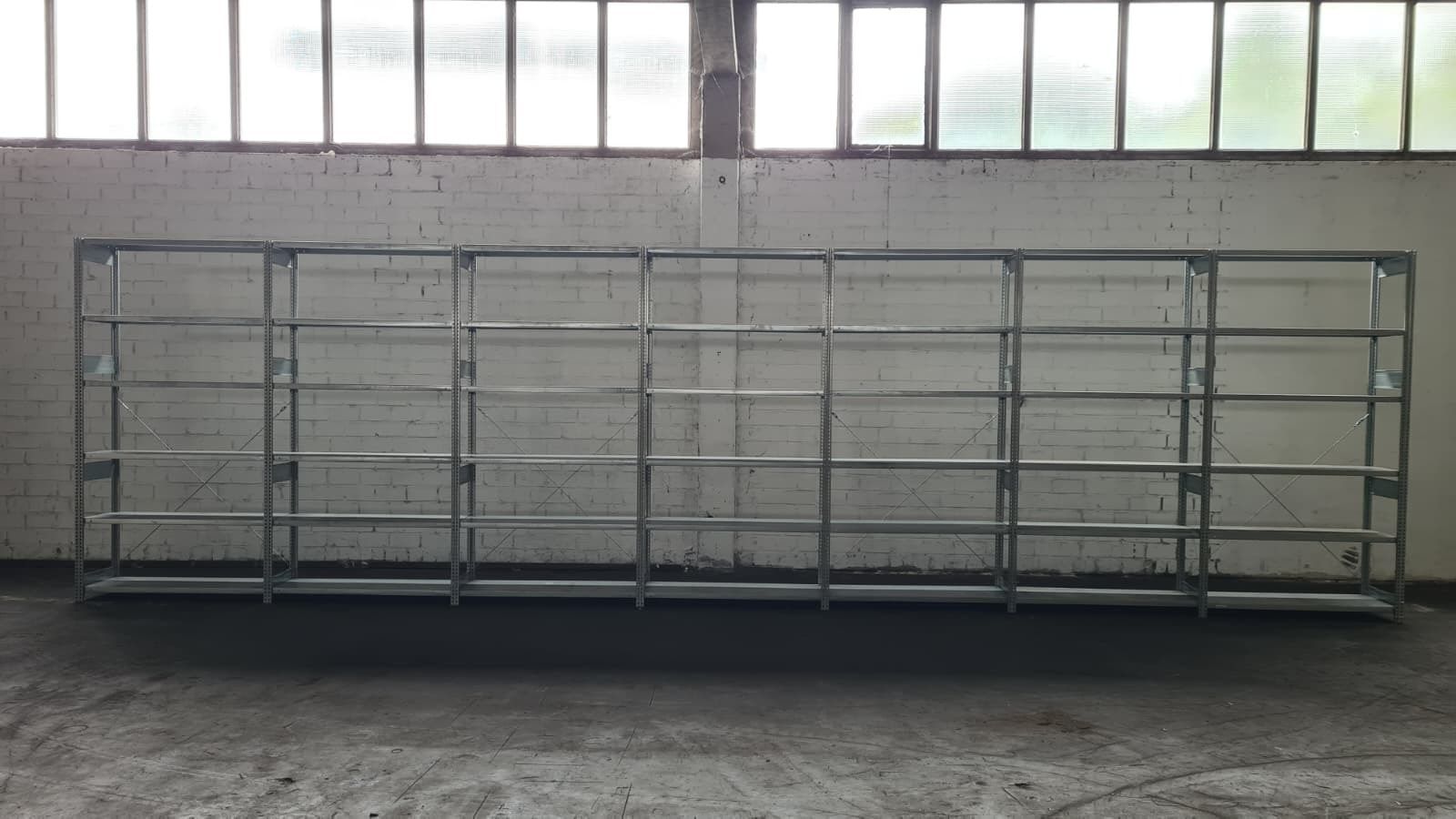 Gebrauchtes Fachbodenregal - ca. 2.500 x 9.051 x 600 mm (HxBxT) - Fachlast 150 kg - 6 Böden