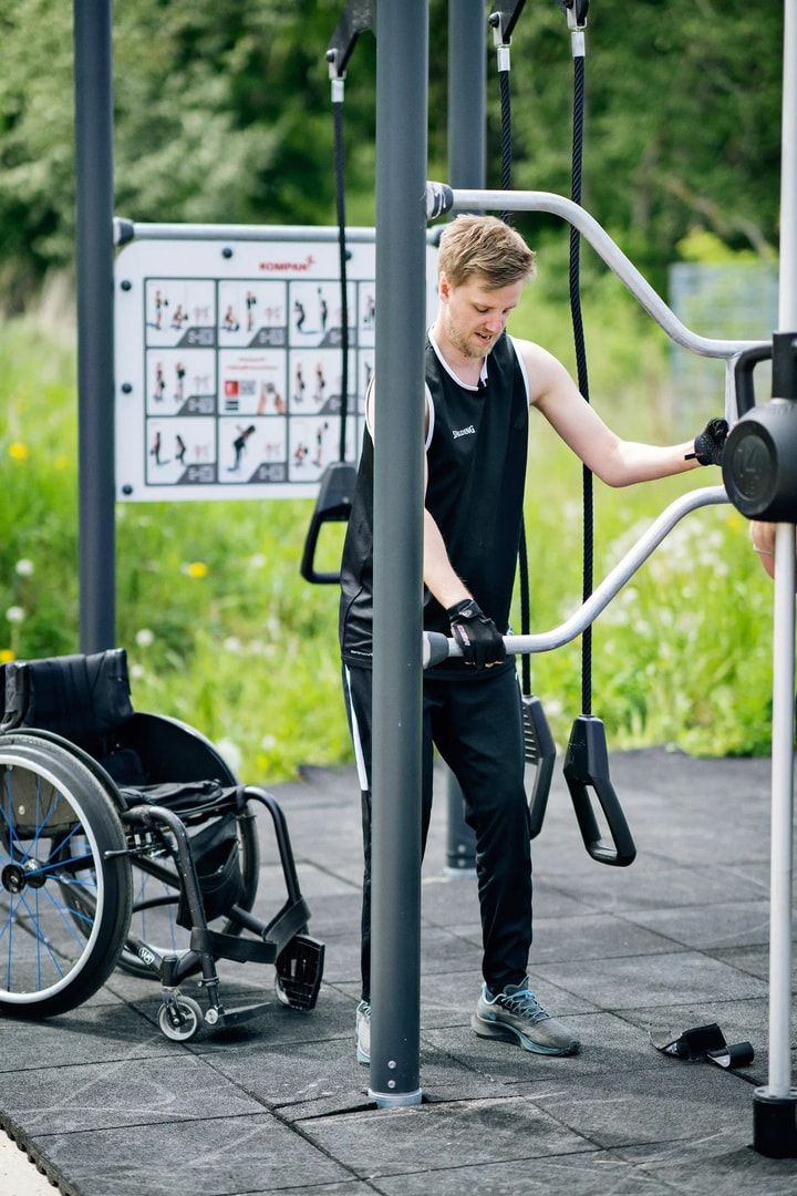 Schlingentrainer Compact, Fitnessanlage, 49 Übungen, Polyurethan Griffe , innere Stahlseilverstärkung, pulverbeschichtet, APP, ab 13 Jahre, Grau