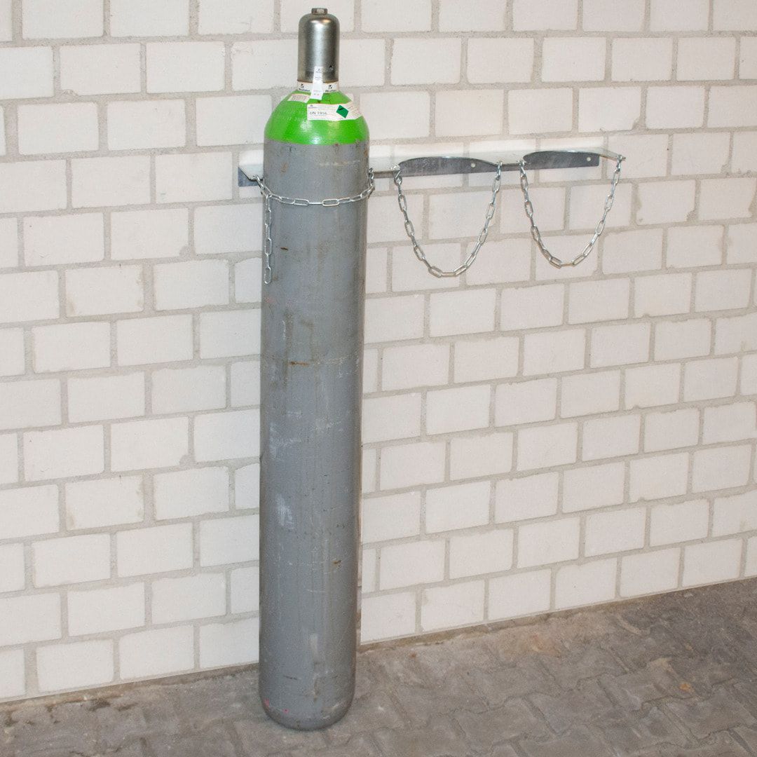 Wandhalterung für 3 Gasflaschen - für Durchmesser 230 mm - 50 x 910 x 135 mm (HxBxT) - feuerverzinkt