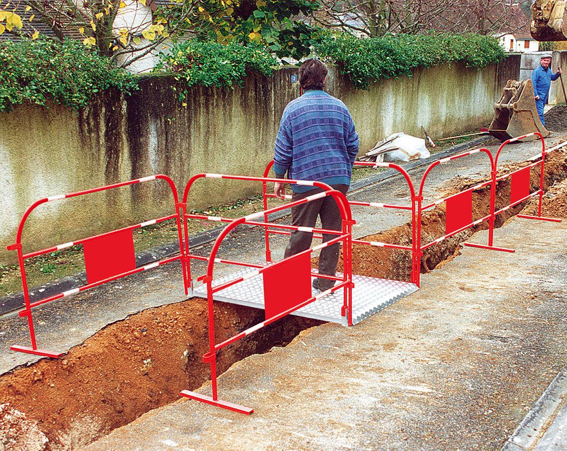 Grabenbrücke, mobile Brücke, Baustellübergang, Baustellenüberquerung, Handlauf, rutschfest, Aluminium, Reflektor, 1.000 x 1.982 mm (BxT)