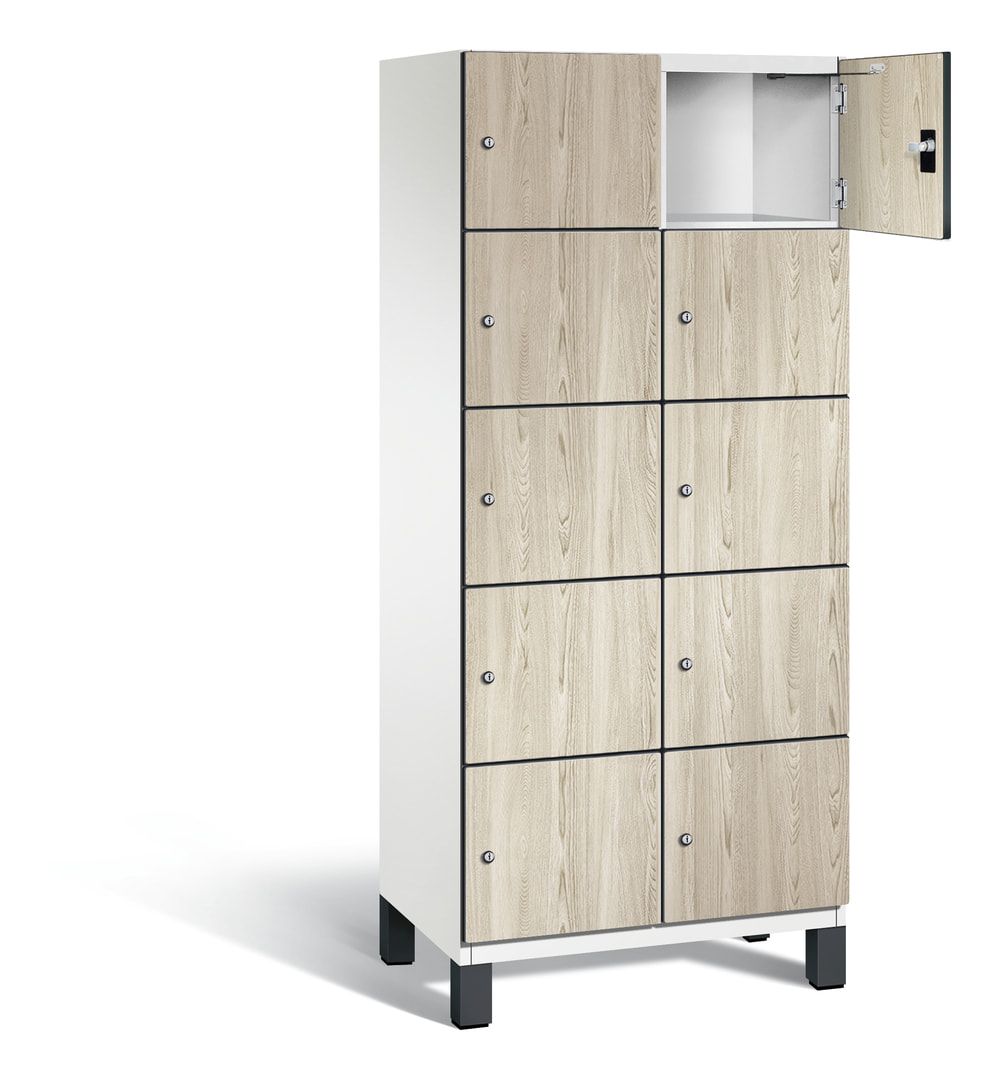 Fächerschrank, Stahlschrank, 10 Fächer, Türöffnungsbegrenzer, Füße, 1.980 x 800 x 525 mm, Korpus anthrazitgrau, Dekorfront HPL Donau-Ahorn