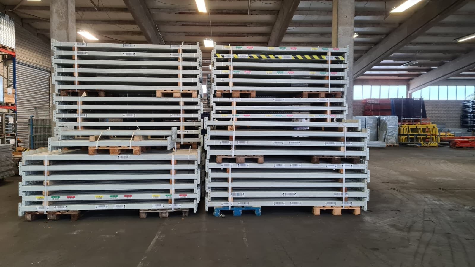 Gebrauchtes Palettenregal - ca. 4.500 x 28.100 x 1.100 mm - 7.500 kg - Mecalux
