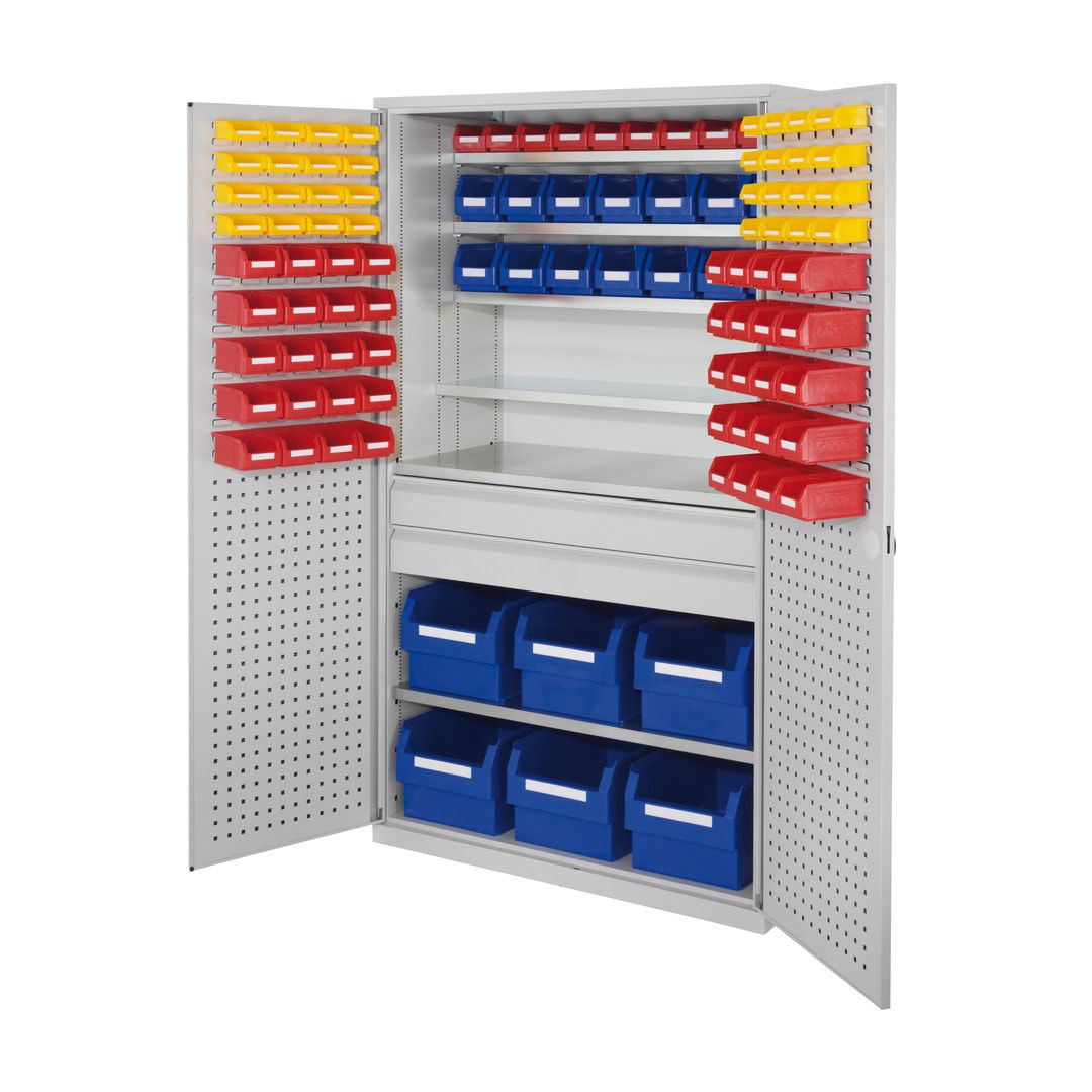 Magazinschrank - 102 Sichtlagerkästen - Loch-/Schlitzplatten Türen - 2 Schubladen - 6 Böden - 1.950 x 1.130 x 590 mm (HxBxT) - lichtgrau