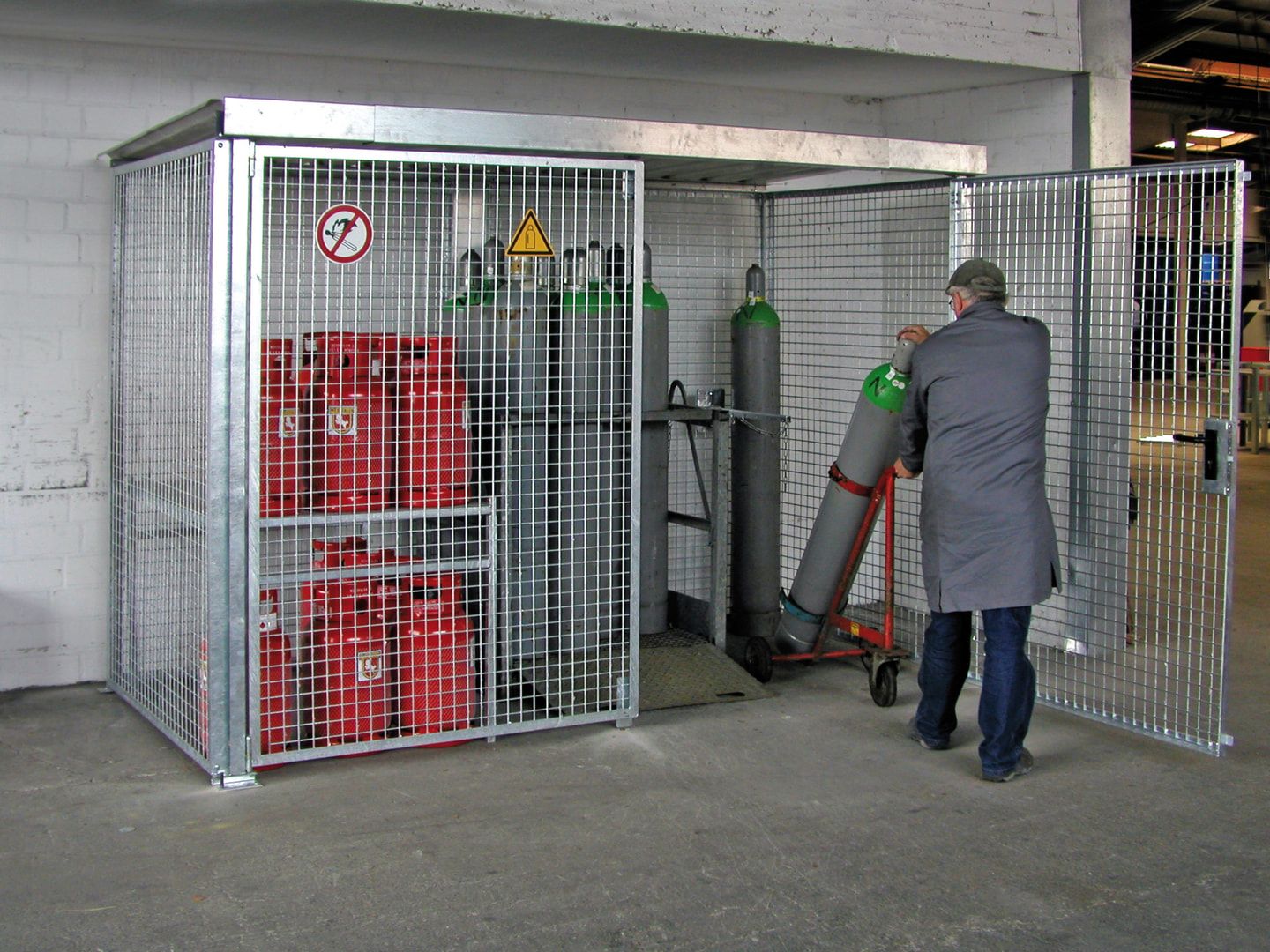 Gasflaschencontainer - für 104 220-mm-Flaschen - Doppelflügeltor - Dach
